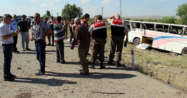 Otobüs devrildi, 33 yaralı