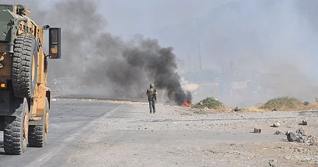 Otomobildeki bomba infilak ettirildi