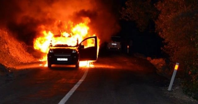 PKK'lılar karakola malzeme taşıyan aracı yaktı