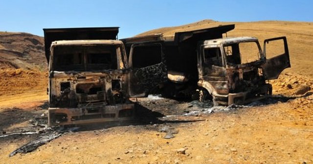 PKK şantiye bastı, araçları ateşe verdi