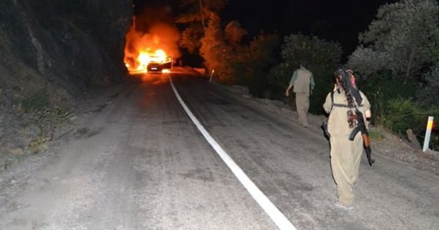 PKK, Tunceli&#039;de yine araç yaktı