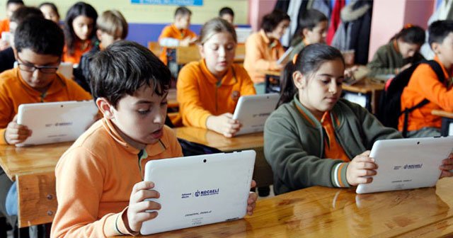 Sınavlar artık tablet üzerinden yapılacak