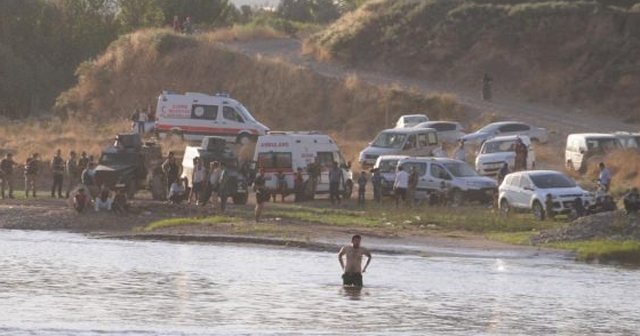 Şırnak&#039;ta nehre giren çocuk kayboldu