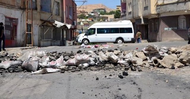 TOMA&#039;ya roketli saldırı, 2 polis yaralandı