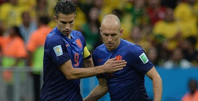 Van Persie kaptanlığı Robben'e verdi