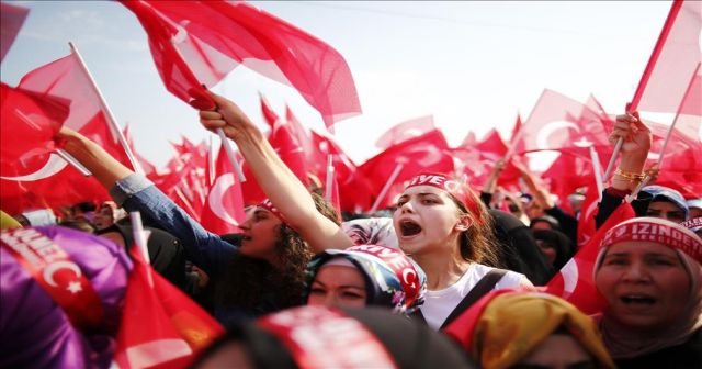 İstanbul&#039;daki mitingde vatandaşlar tek yürek oldu