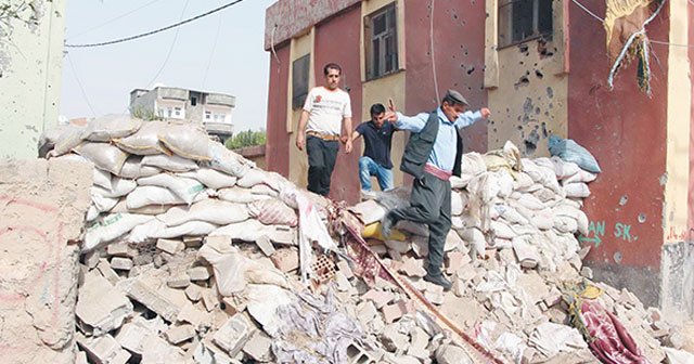 Ahmet Adanur, &#039;Sivilleri PKK öldürdü&#039;