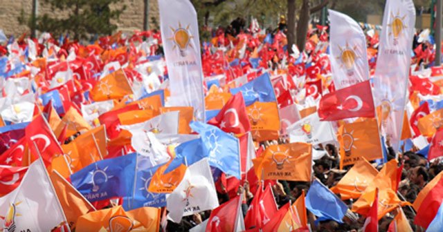 AK Parti&#039;de 3 döneme takılan 25 isim yeniden aday