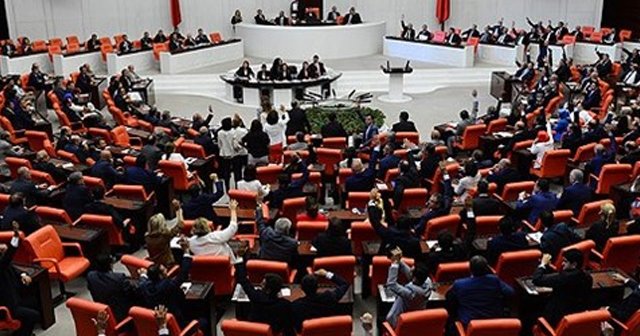 AK Parti, olağanüstü toplantı için TBMM&#039;ye başvuru yaptı