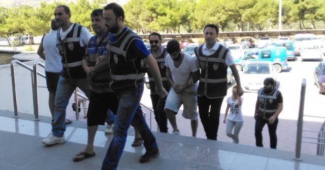 Aylan Kurdi&#039;nin öldüğü botu ayarlayan 2 kişi tutuklandı