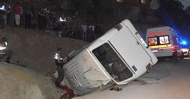 Balıkesir'de feci kaza, 3 ölü, 17 yaralı