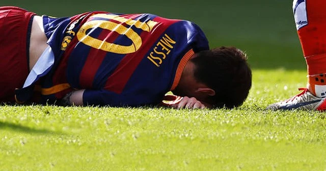 Barca'da Messi korkuttu, acı içinde yerde kaldı