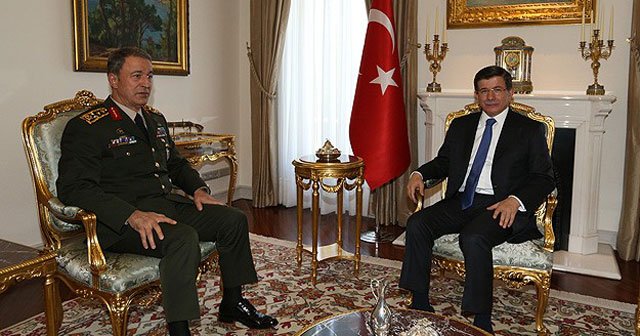 Başbakan Davutoğlu Orgeneral Akar&#039;dan bilgi aldı