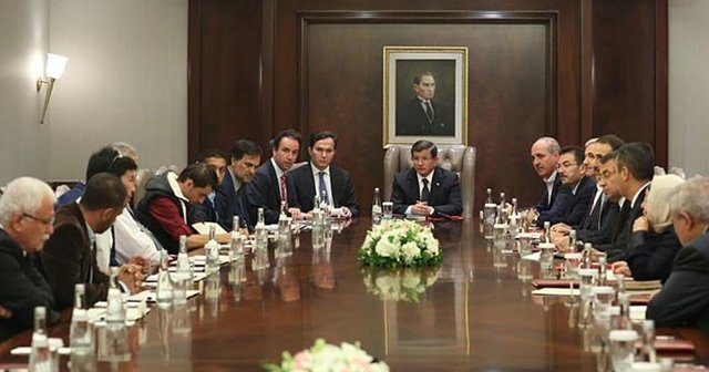 Başbakan Davutoğlu Suriyeli sığınmacıların temsilcilerini kabul etti