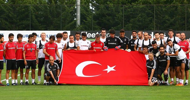 Beşiktaş&#039;tan şehitlere saygı duruşu