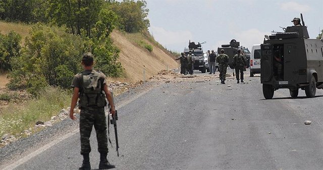 Bitlis&#039;te bombalı tuzak sivilleri vurdu