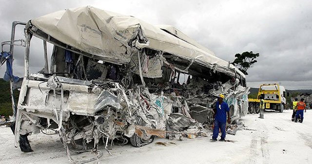 Brezilya&#039;da otobüs uçuruma yuvarlandı, 15 ölü, 66 yaralı