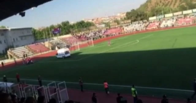 Bunu da gördük! Yeşil sahada bir garip olay!