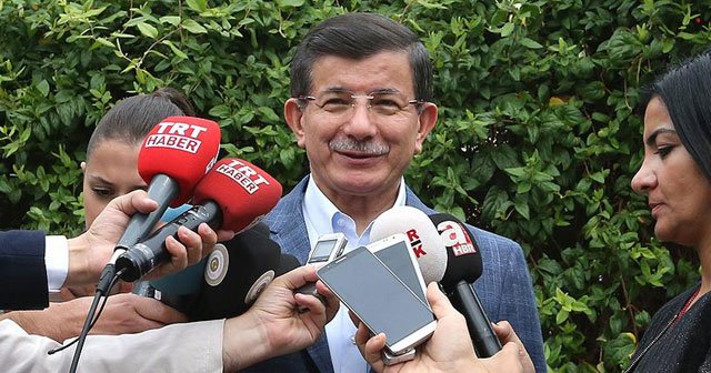 Davutoğlu, HDP&#039;li iki bakanın istifasını değerlendirdi