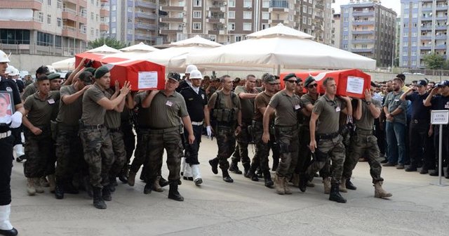 Diyarbakır şehitleri için tören düzenlendi