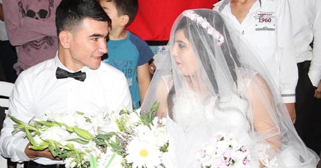 Düğününe yetişemeyen o damat geline kavuştu