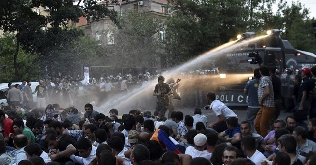 Ermenistan&#039;da elektrik zammı protestosuna sert müdahale