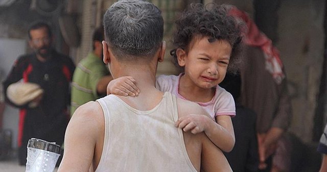 Esed güçlerinin attığı füze Humus&#039;ta çocukları vurdu