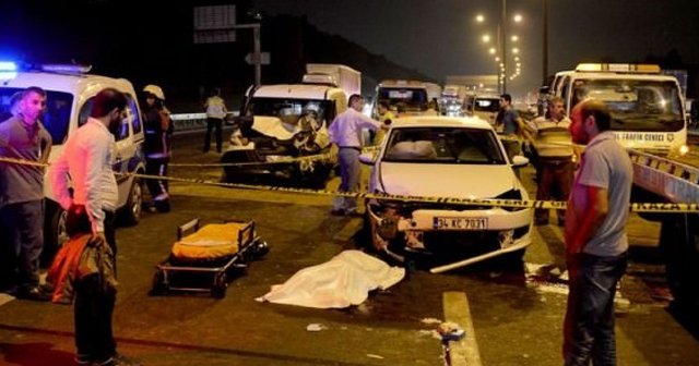 Gaziosmanpaşa'da zincirleme trafik kazası, 2 ölü