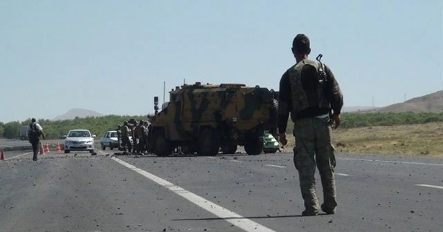 Hakkari'de askeri araca bombalı saldırı, 2 şehit
