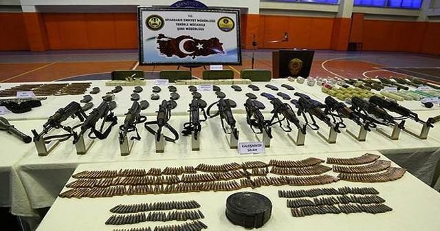 Hakkari&#039;de terör örgütüne ait çok sayıda mühimmat ele geçirildi