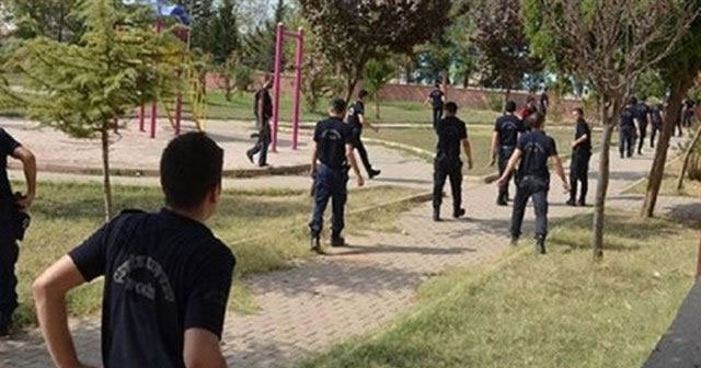 HDP&#039;nin toplanacağı parka bomba döşerken yakalandılar