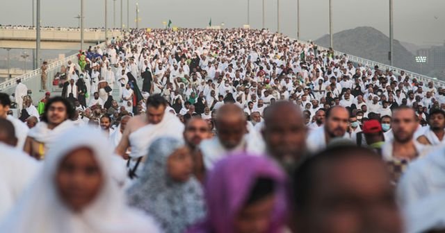 İran, Hac‘daki facia nedeniyle Suudi Arabistan‘ı suçladı