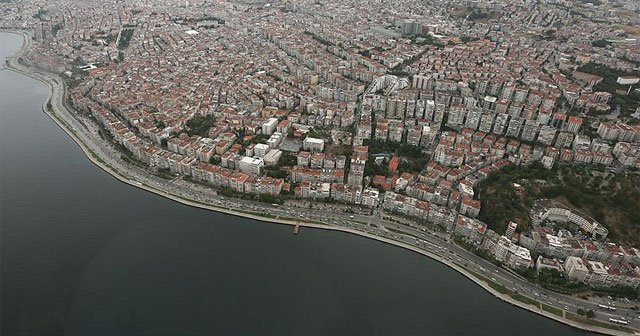 İzmir&#039;de bayram trafiğine havadan denetim