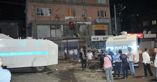 İzmir&#039;de gergin gece, 6 kişi gözaltına alındı