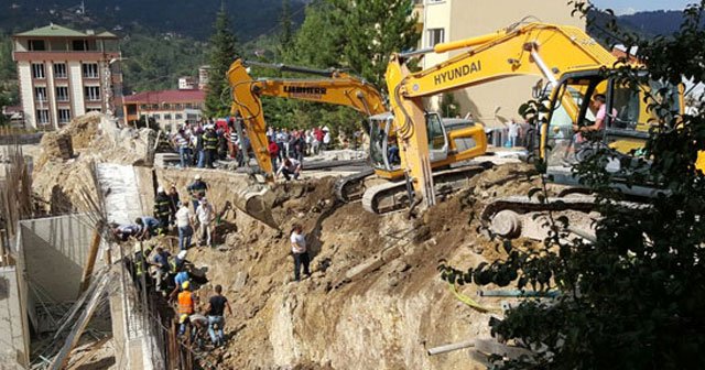 Kumru&#039;da hastane inşaatında göçük:,1 ölü