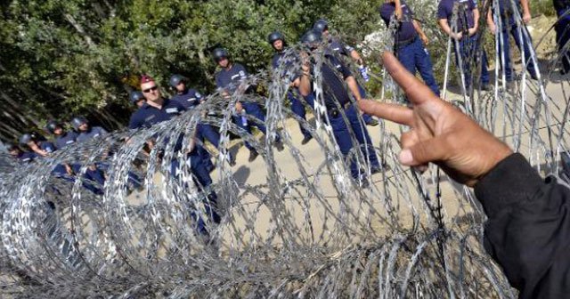 Macaristan, Hırvatistan sınırına tel örgü çekmeye başladı