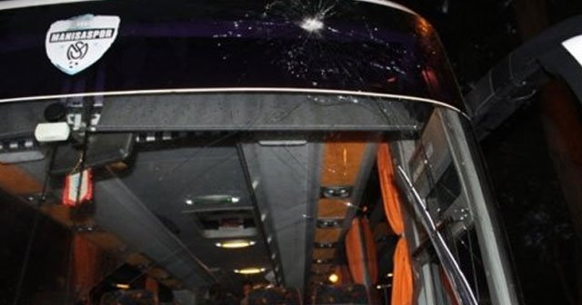 Manisaspor otobüsüne taşlı saldırı