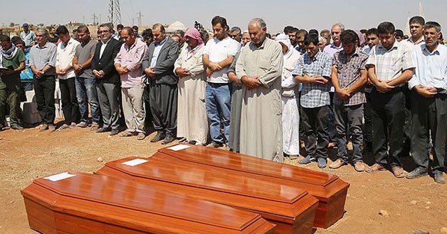 Minik Aylan Kobani&#039;de toprağa verildi