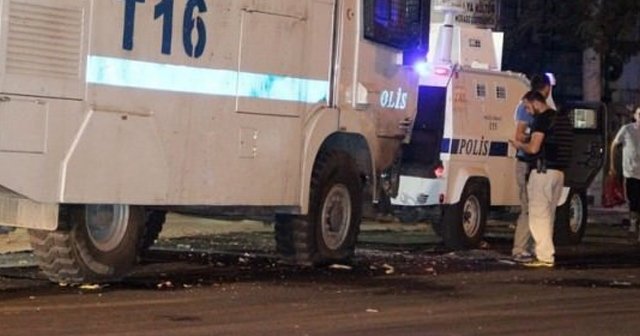 Polis aracına bombalı saldırı