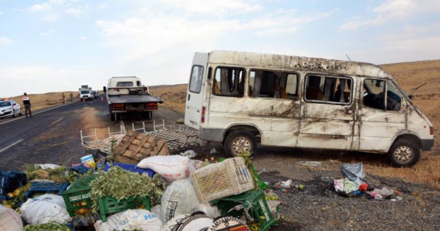 Şanlıurfa&#039;da minibüs devrildi, 21 yaralı