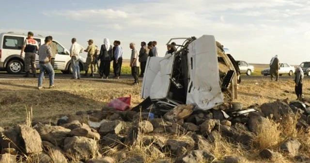 Şanlıurfa'da trafik kazası, 1 ölü, 8 yaralı