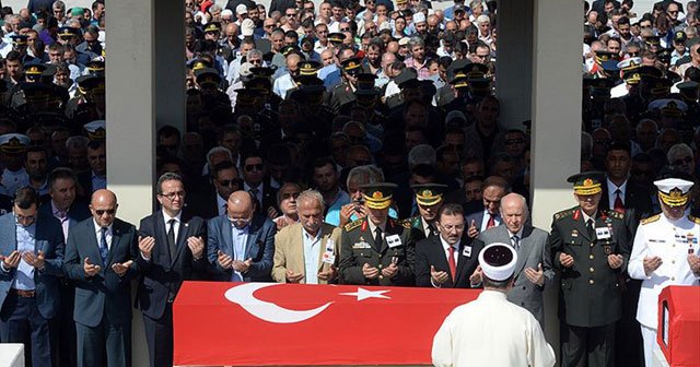 Şehit Binbaşı Güzel&#039;in cenazesi Ankara&#039;da toprağa verildi