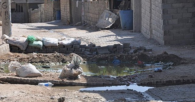 Şırnak&#039;ta teröristlerin kazdığı hendekler kapatılıyor