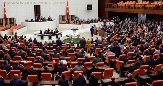 Suriye ve Irak tezkeresi Meclis&#039;ten geçti