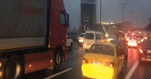 TEM&#039;de yasak delindi, trafik durdu