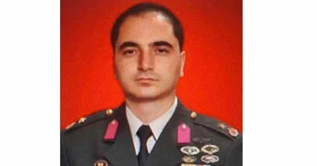 Yarbay Çelikcan'ın baba evine ateş düştü
