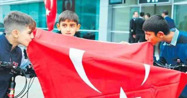 &#039;Bayrağa niye sahip çıktınız&#039; terörü