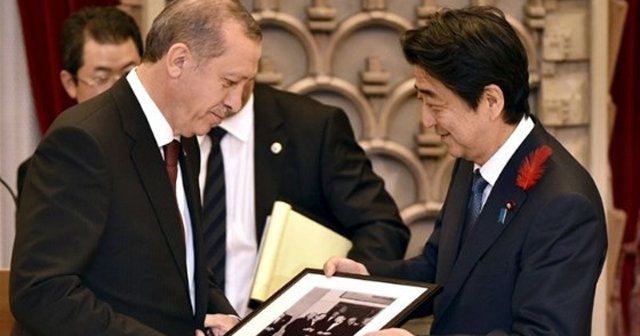 Abe&#039;den Erdoğan’ı mest eden hediye
