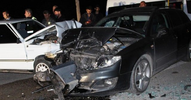 Amasya&#039;da trafik kazası, 1 ölü 2 yaralı