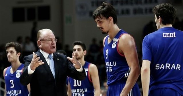 Anadolu Efes farka koştu